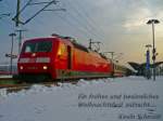 Liebe Weihnachtsgrüße aus dem verschneiten Saalfeld an alle Bahnfreunde! Möge euch dieses Bild ebenso eine Freude bereiten wie mir! Auch die Fahrgäste dürften angesichts des